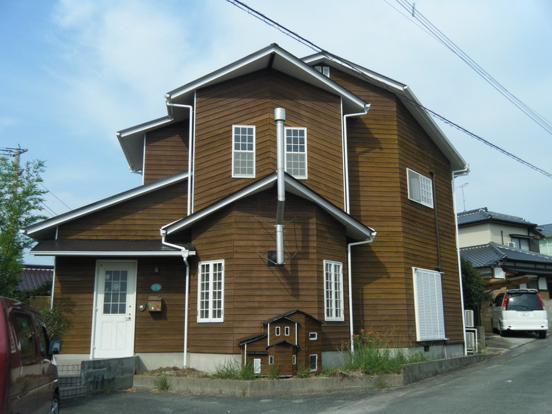 大牟田市の20坪弱の土地に山小屋風、薪ストーブのある木の家