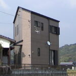 大牟田市で三角の土地にデッドスペースがなくなるよう工夫して建てた御両親の隣のお家