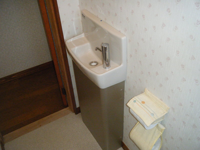 大牟田市で配管カバーを設置したトイレ手洗いリフォーム