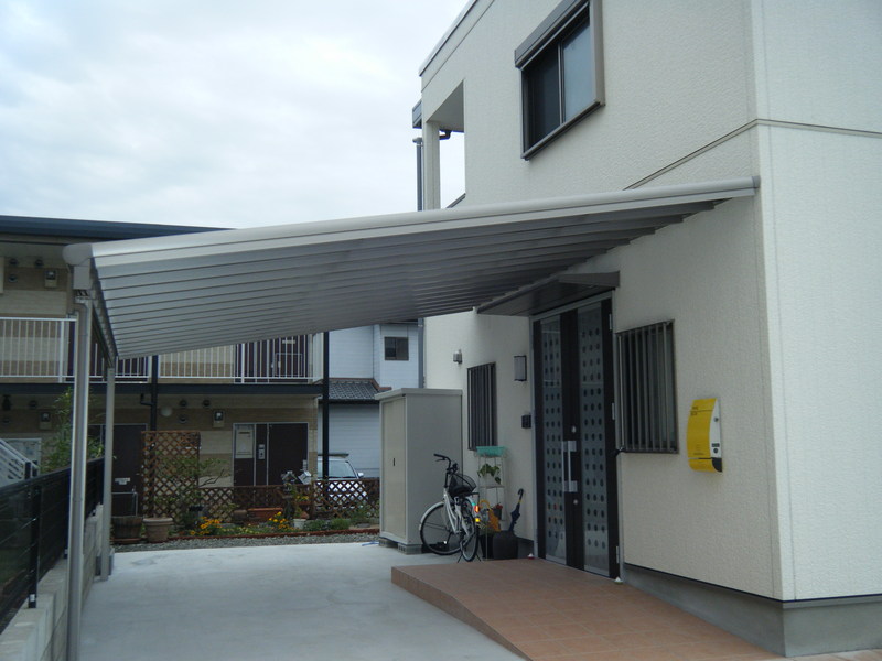 大牟田市でガーデニング・バーベキュー・広い駐車スペースがある新築の外構工事完了。
